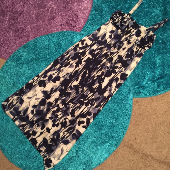 jonathan martin Dresses & Skirts - Jonathan Martin maxi cream blue floral dress